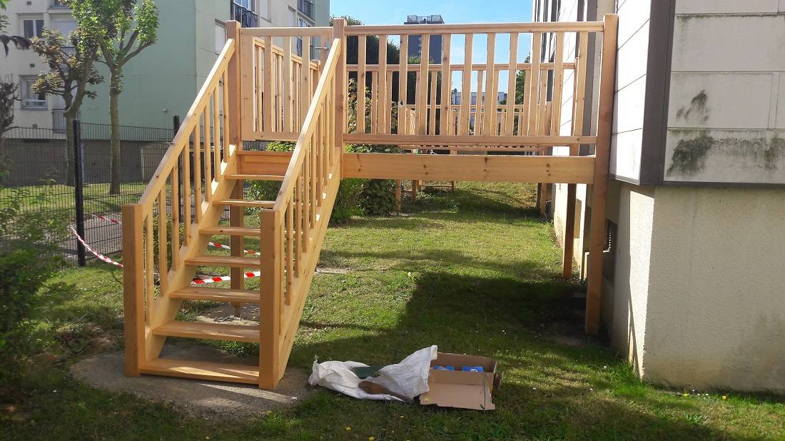 Réaliser la pose d'une terrasse composiite par un menuisier proche Cauville sur mer 76