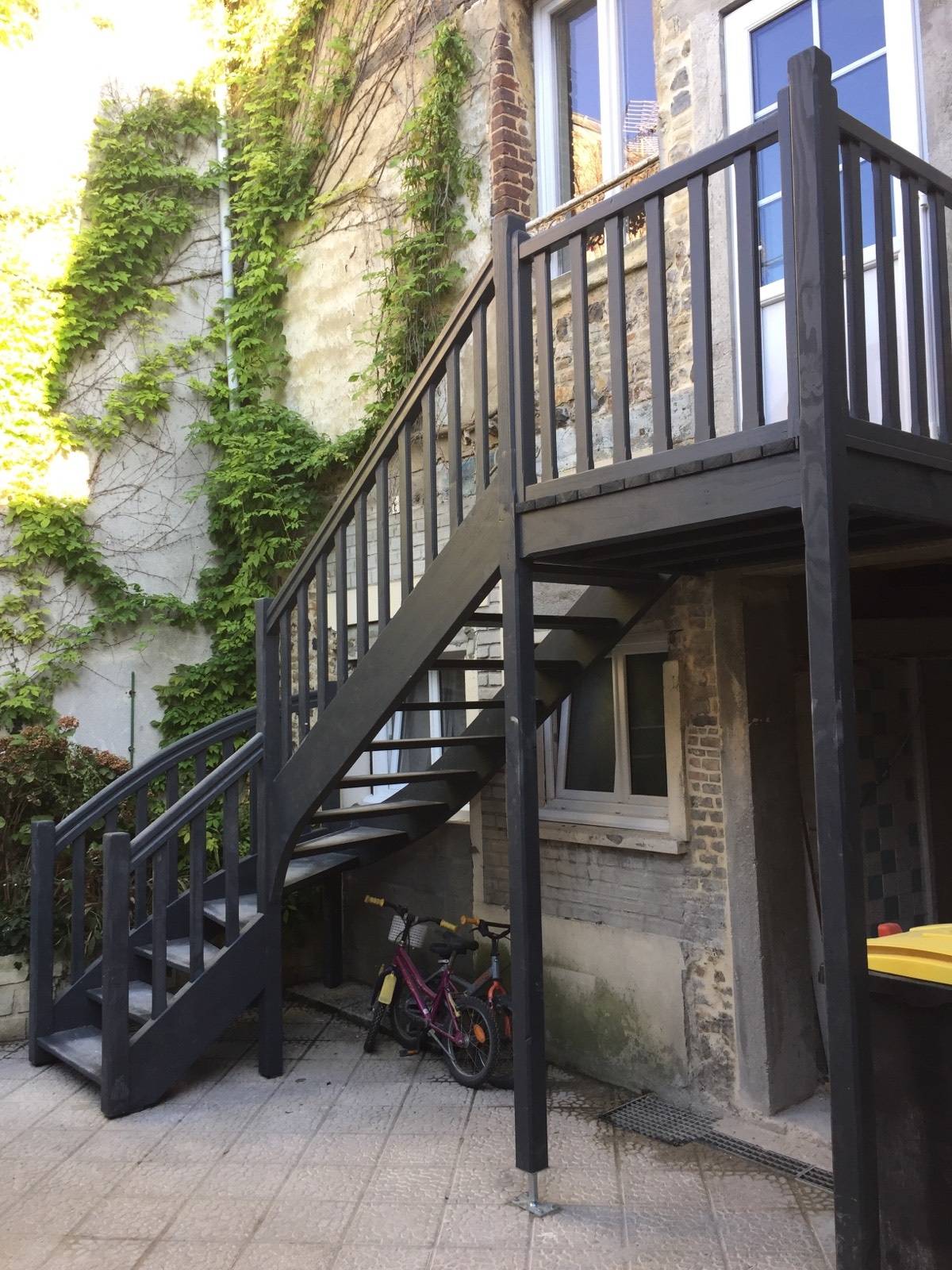 Fabriquer un escalier bois par un professionnel proche Sainte Adresse 76