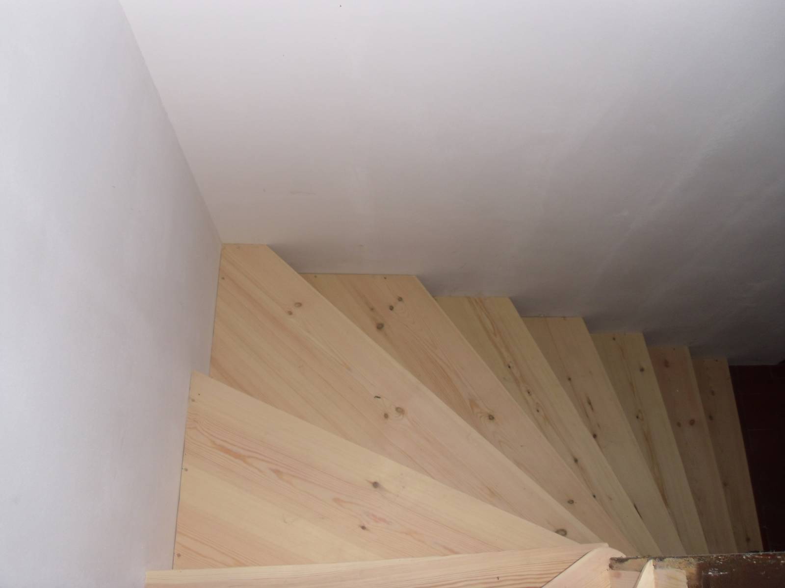 Installer un escalier bois sur mesure proche Montivilliers
