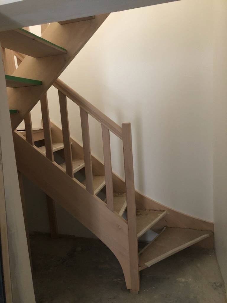 Fabriquer un escalier bois sur mesure par un menuisier proche Montivilliers 76