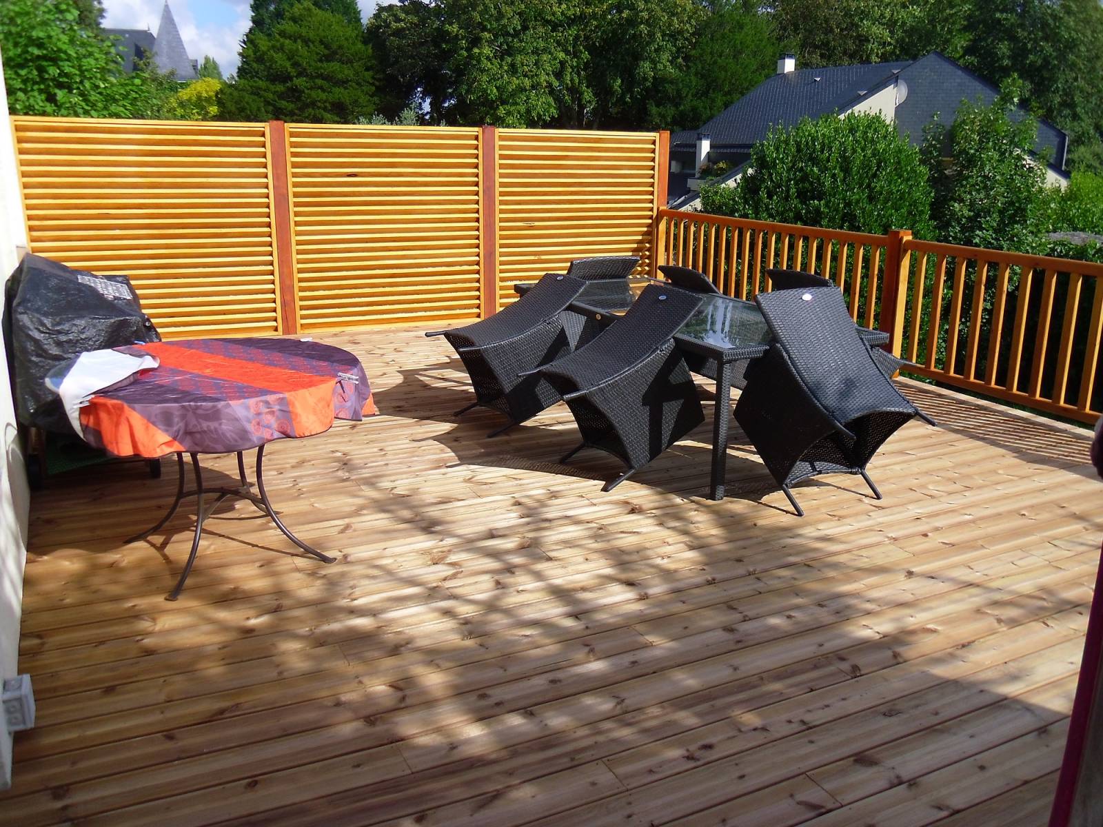 Installer sa terrasse en bois par un menuisier proche Le Havre 76
