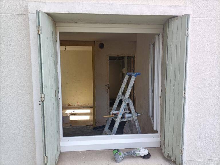 Pose de fenêtre (vue extérieure)