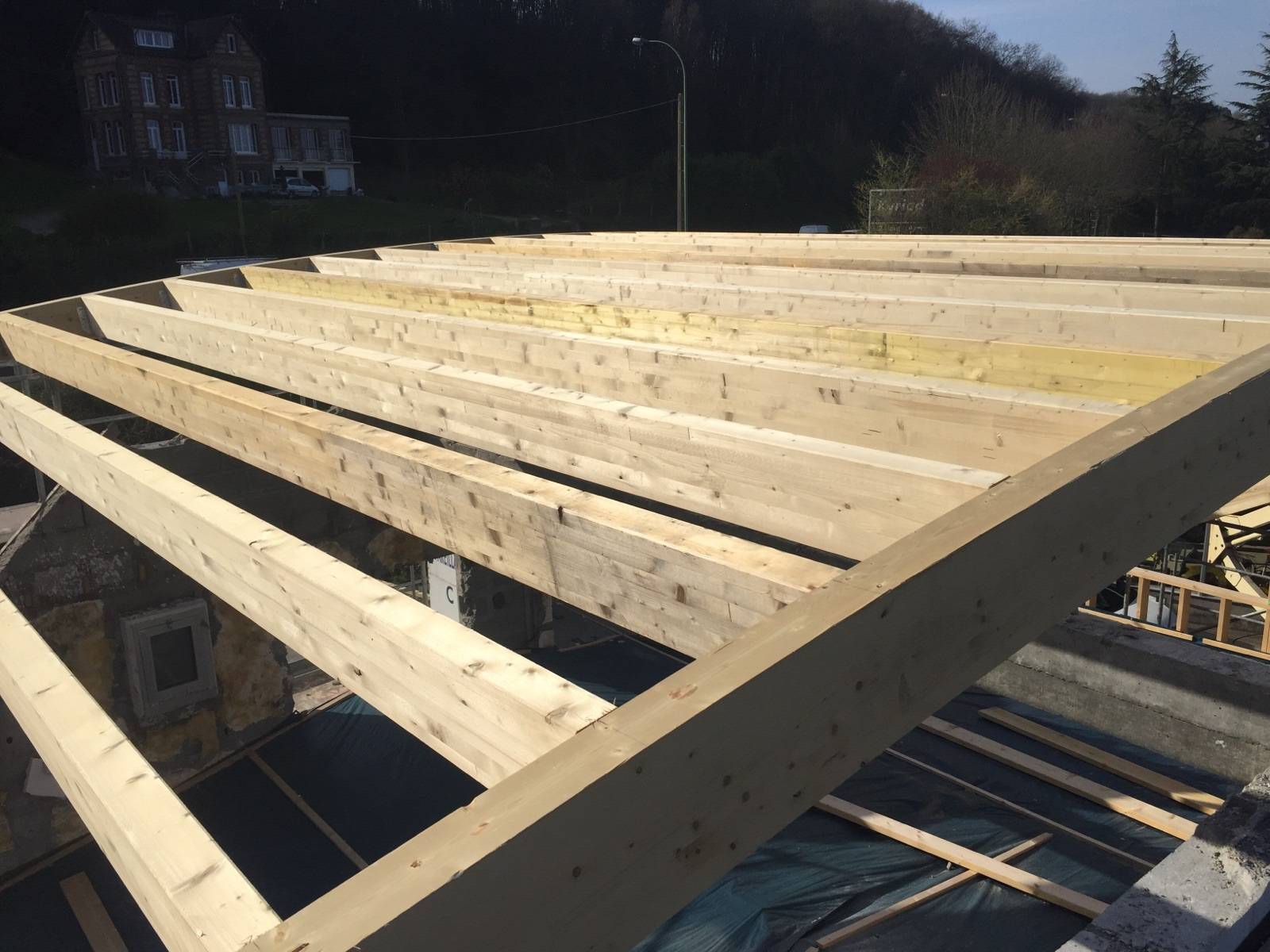 Où trouver un artisan menuisier pour pose sa charpente bois près de Le havre