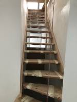 Poser un escalier en bois sur mesure par un menuisier proche Le Havre 76